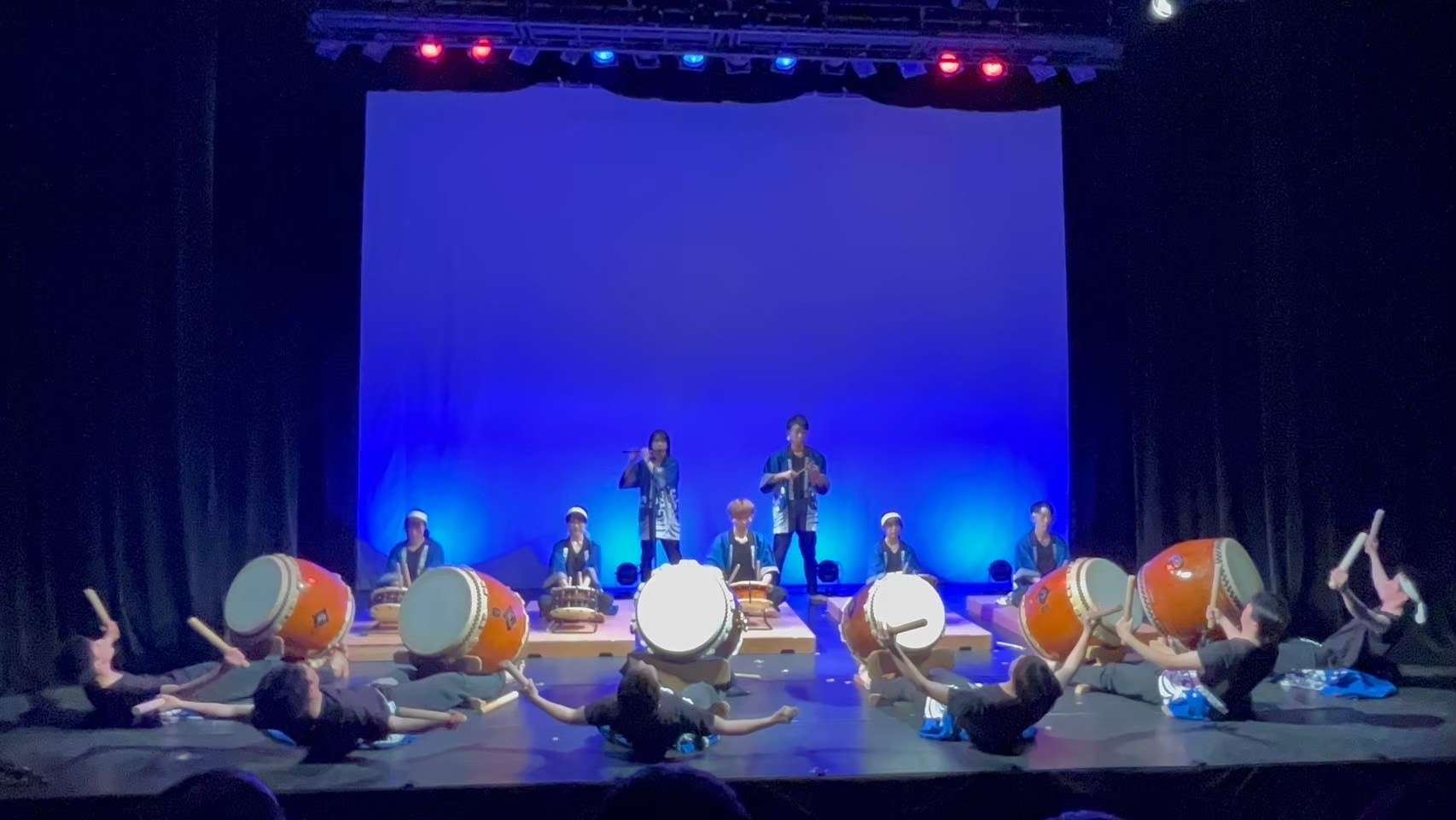 歌と踊りと太鼓